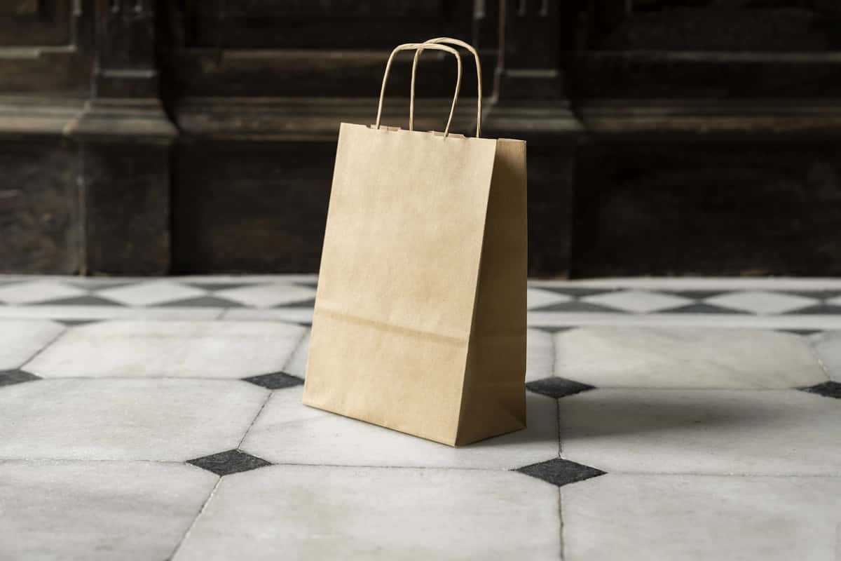 Gidraulik plitkalar maketi bo'lgan qog'oz sumka | Paper bag with hidraulic tiles mockup 1