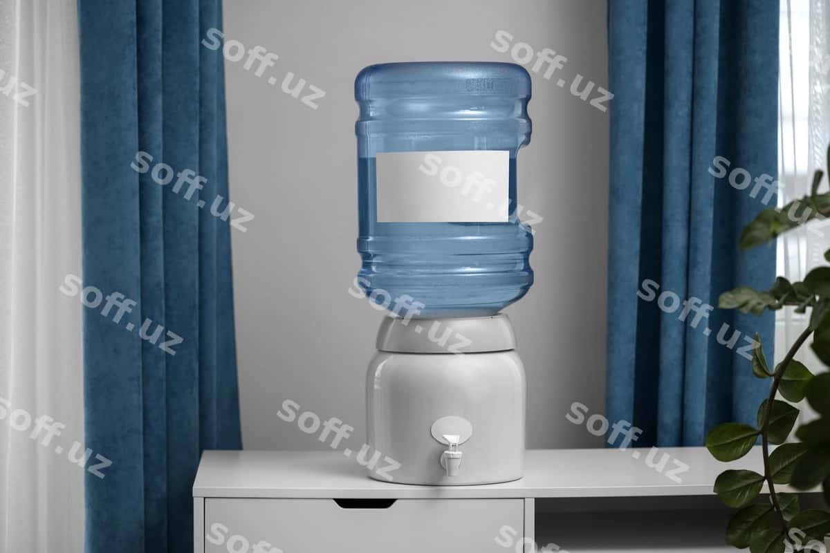 Katta plastik suv botuli namunasi | Big plastic water bottle mockup 1
