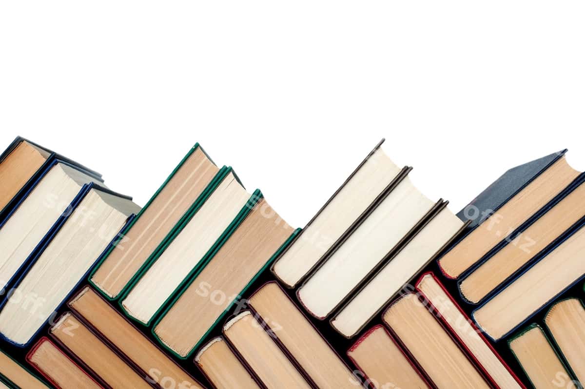 Kitoblar oq fonda joylashgan | Books are stacked white background 1