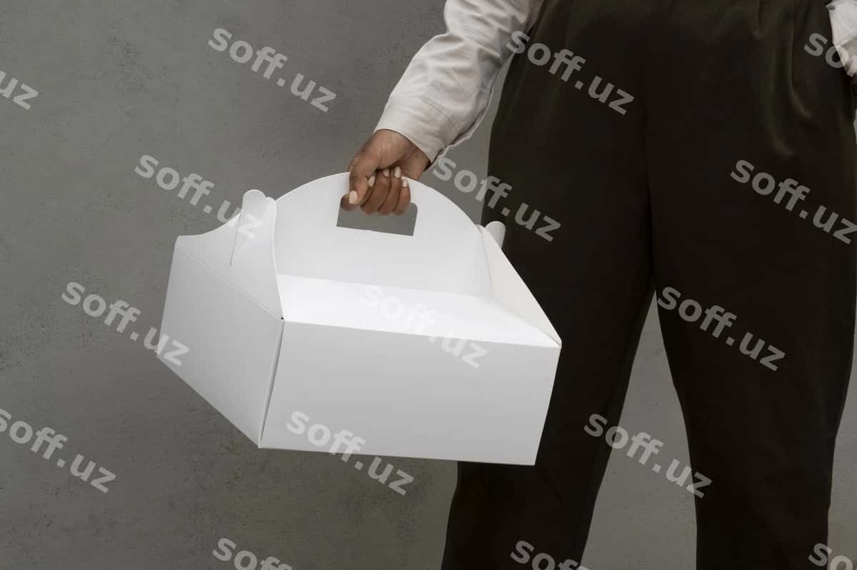 Kvadrat qutining yaqindan ko'rsatilgan maketi | Close up square box mockup 1