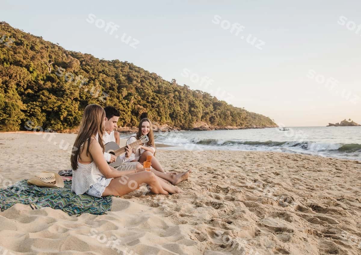 Do'stlar poyda naviyi gitara bilan | Friends beach party with guitar 1