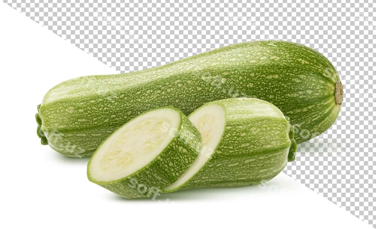 Yashil kabachok kesilgan ajraltirilgan | Green zucchini with slice isolated 1