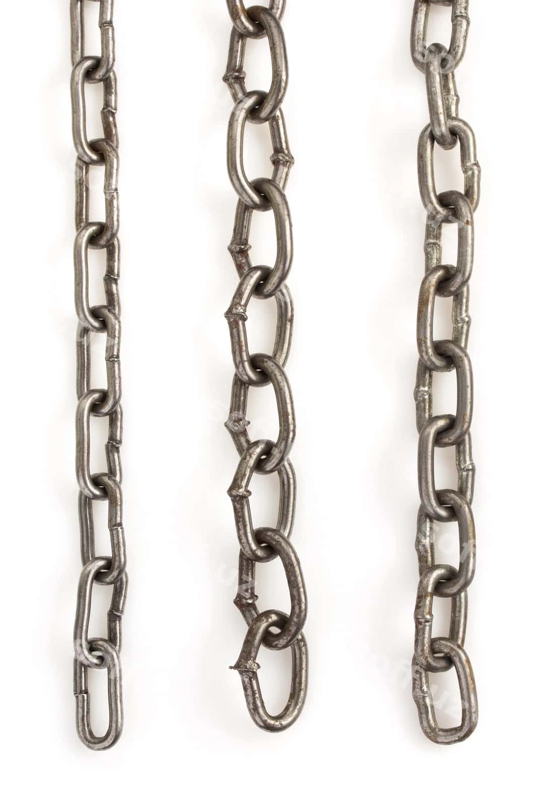 Metal zincak ajraltirilgan oq devorda | Metal chain isolated white wall 1