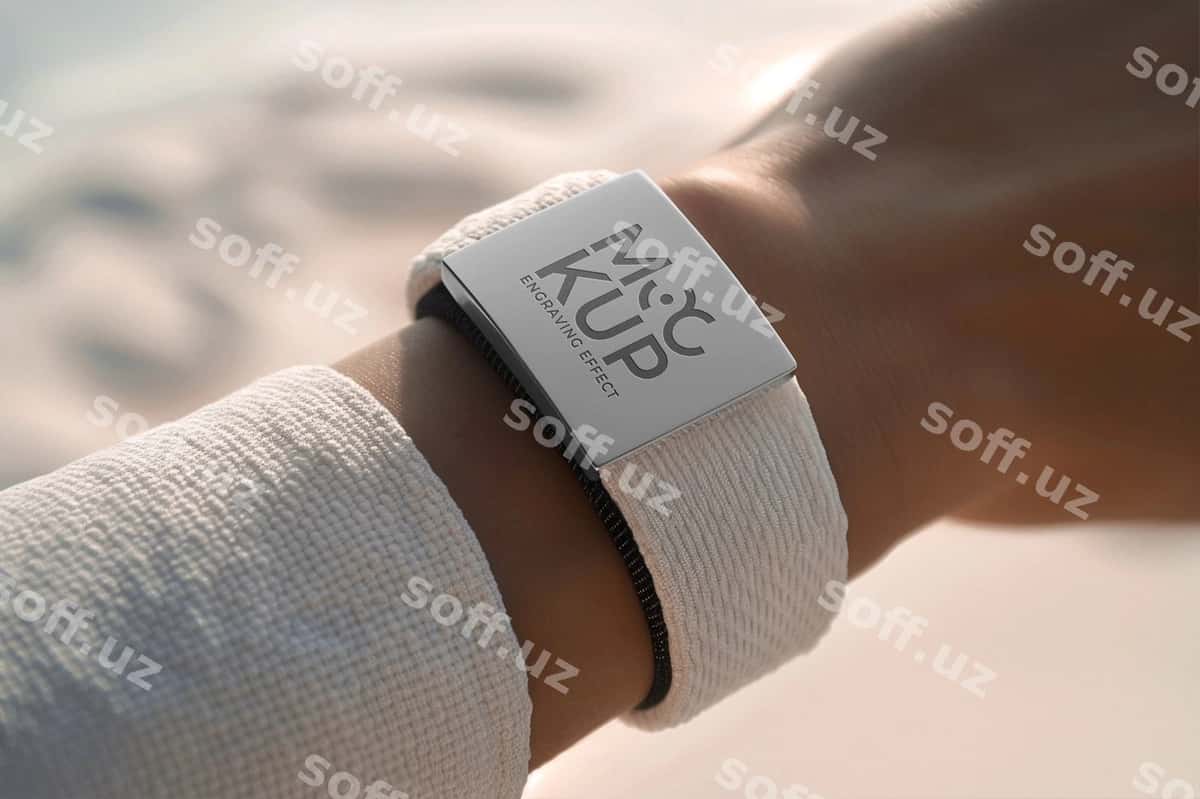 Model go'zal bilezik kiyayotgan | Model wearing beautiful bracelet 1