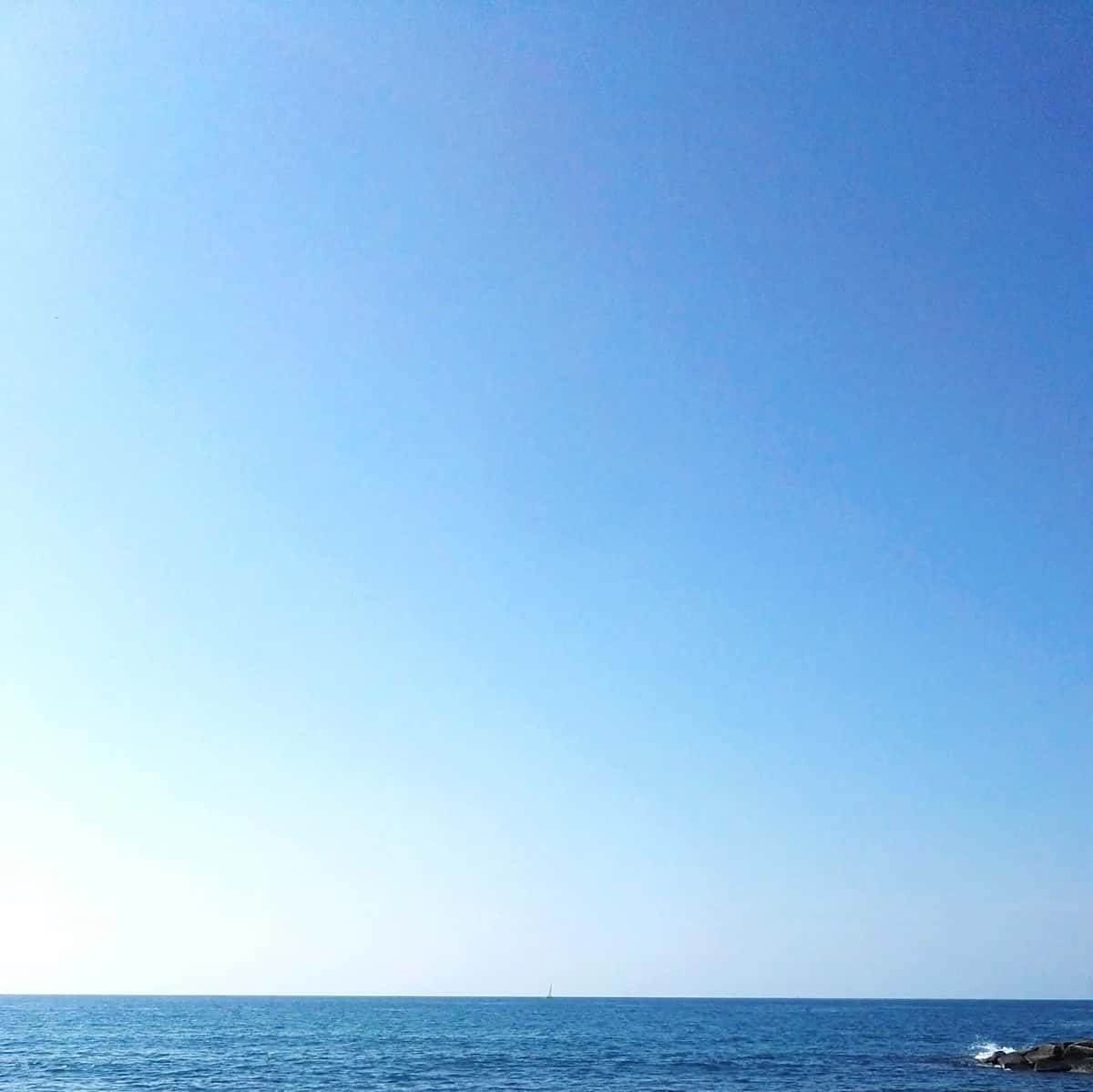Tiniq osmonga qarshi manzarali dengiz | Scenic view sea against clear sky 1
