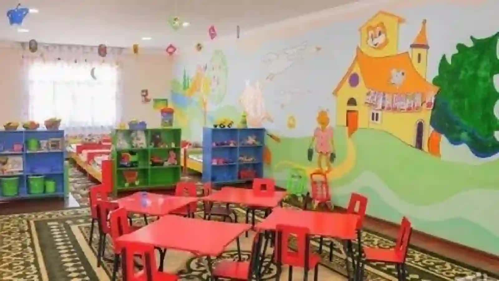 Maktabgacha ta'lim tashkilotlarida ta'lim tarbiyani tashkil etishga oid me'yoriy - huquqiy xujjatlar va dasturlar bilan ishlash. 4