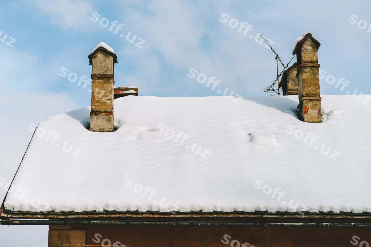 Qor qoplagan eshik osmon orqali | Snow covered roof against sky 1