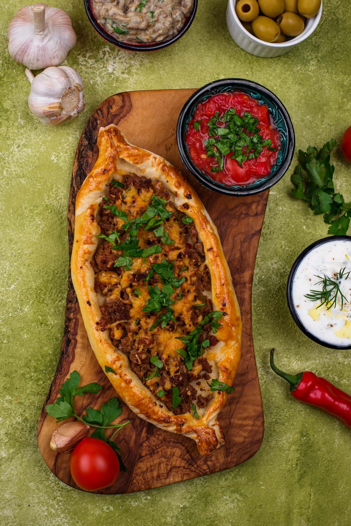 Go'shtli an'anaviy turk pidi | Traditional turkish pide with meat 1