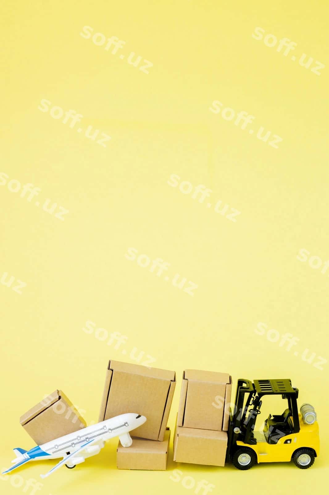 Samolyotni sariq devorga ko'ring | View airplane against yellow wall 1