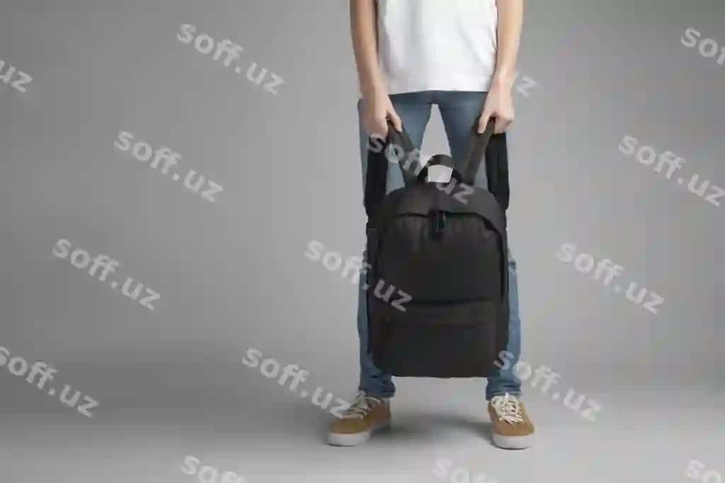 Ko'rish shaxs rucksakni tutgan namuna | View person holding backpack mock up
