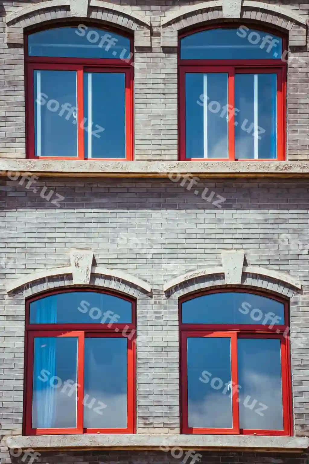 Pastki burchak ko'rinishi oynali bino | Low angle view window building
