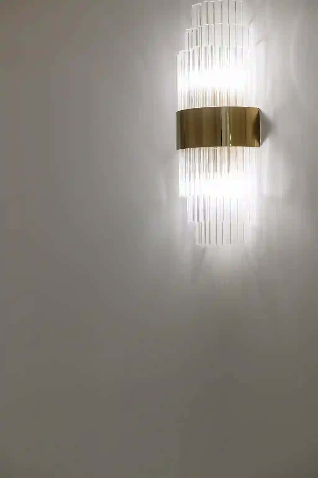 Oltin devorli zamonaviy zamonaviy chiroq | Stylish modern lamp with gold wall