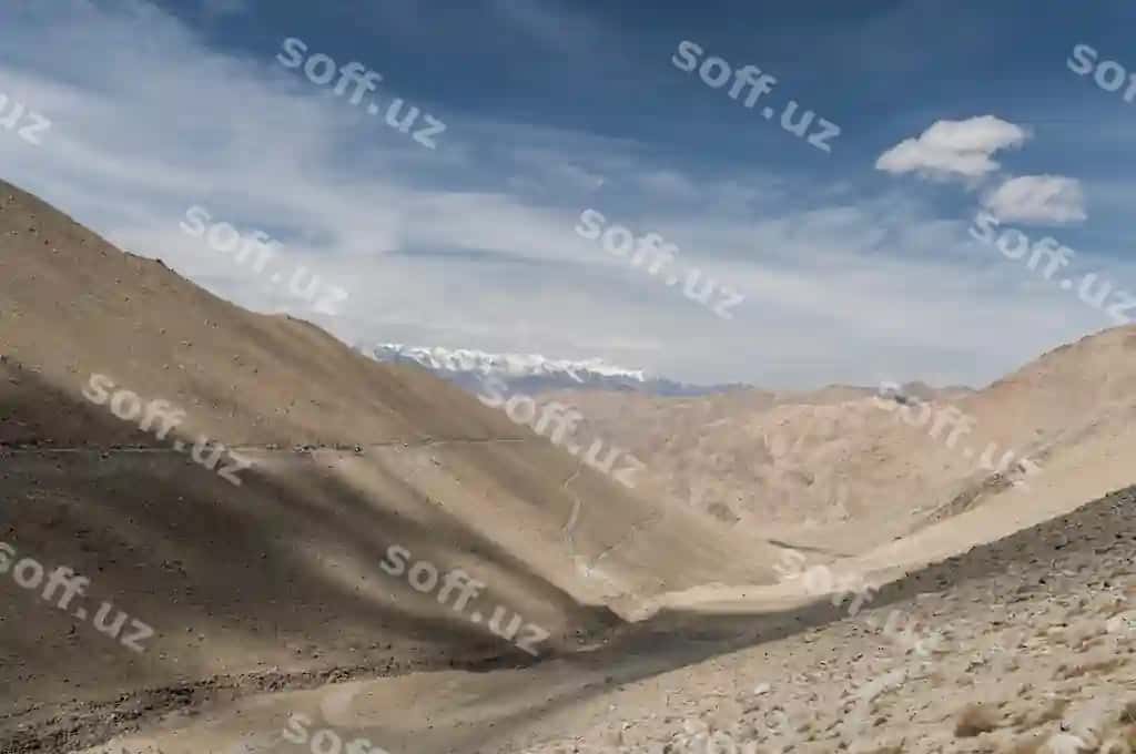 Chiroylı cho'lni osmon oldida ko'rinish | Scenic view desert against sky