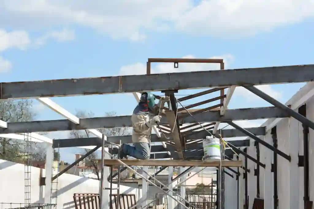 Osmonga qarshi qurilgan inshoot | Built structure against sky