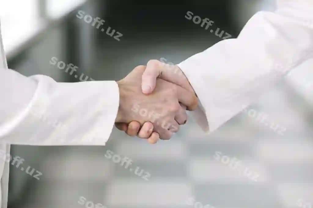 Aniqlanmagan tibbiyot xodimlari qo'llarini boshlayotgan | Unrecognizable medics shaking hands