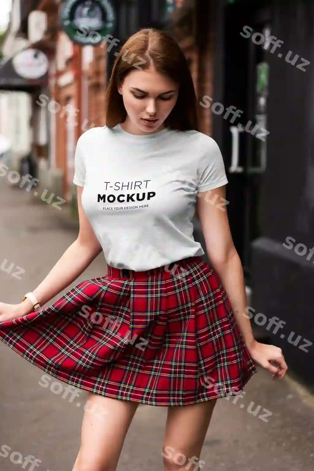 Futbolka namuna stilli qiz ko'cha | T shirt mockup stylish girl street