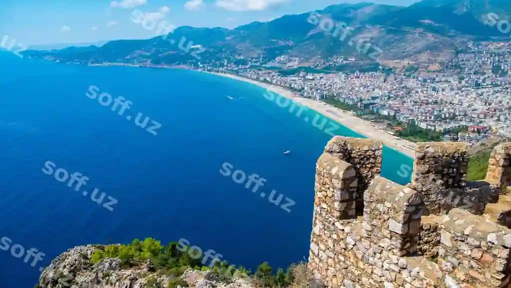 Tog' bilan sahil parom qodiq ko'k dengiz port | Mountain with coast ferry boat blue sea harbor