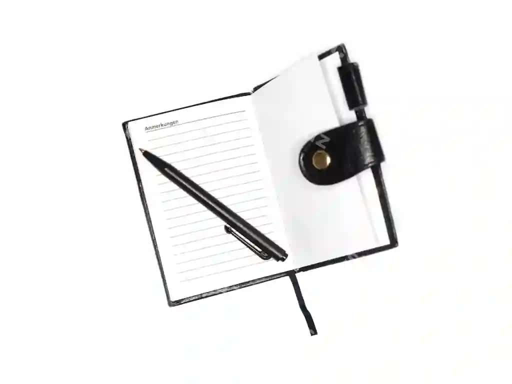 Oq fonga to'g'ridan-to'g'ri otilgan ruchka | Directly shot pen against white background