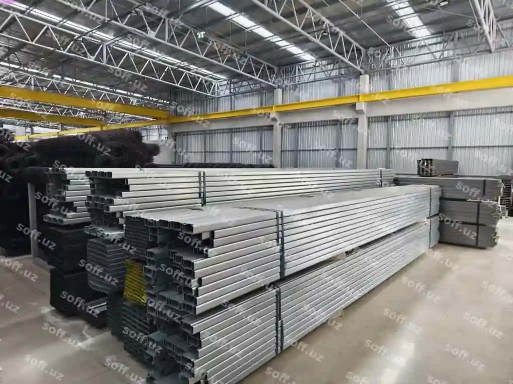 Ko'p sonli metall to'r profillari bilan to'ldirilgan katta ombor | Big warehouse packed with numerous metallic nets profile