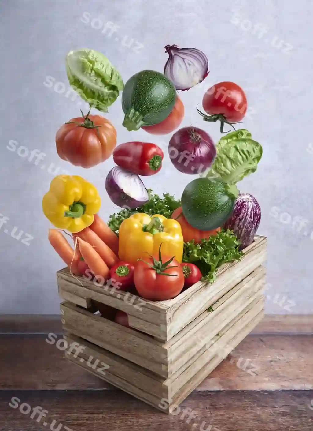 Yangi sabzavotlar parqatayotgan yog'ochli quticha | Fresh vegetables flying wooden box