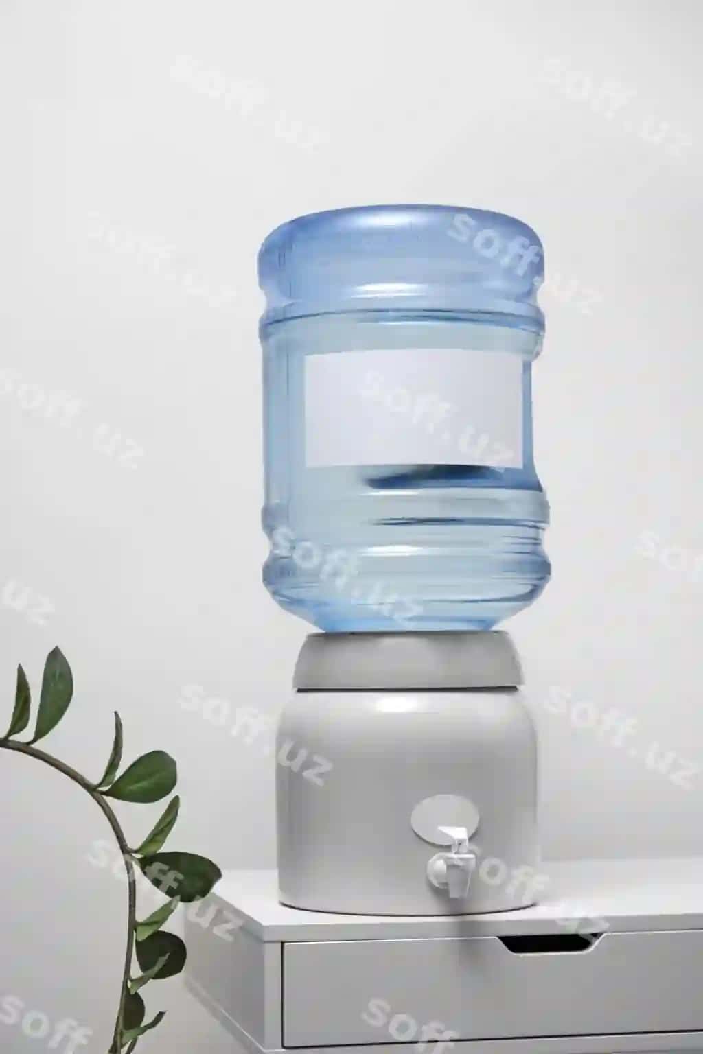 Katta plastik suv botuli namunasi | Big plastic water bottle mockup