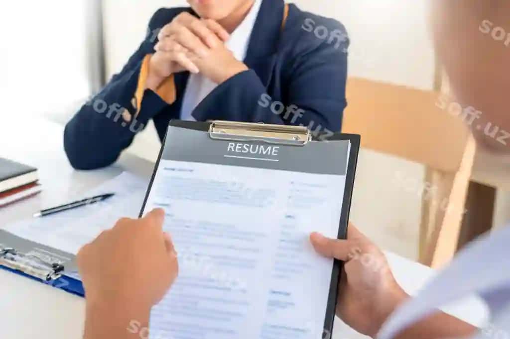 Ishga joylash uchun ayol nomzod suhobertida o'z profili haqida tushuntish. | Interview job hiring women candidate job interview explaining about her profile