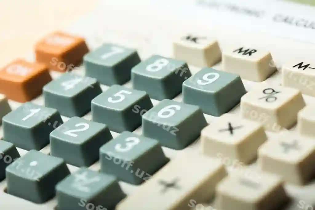 Yopiladigan plastik kalkulyator | Close up plastic calculator