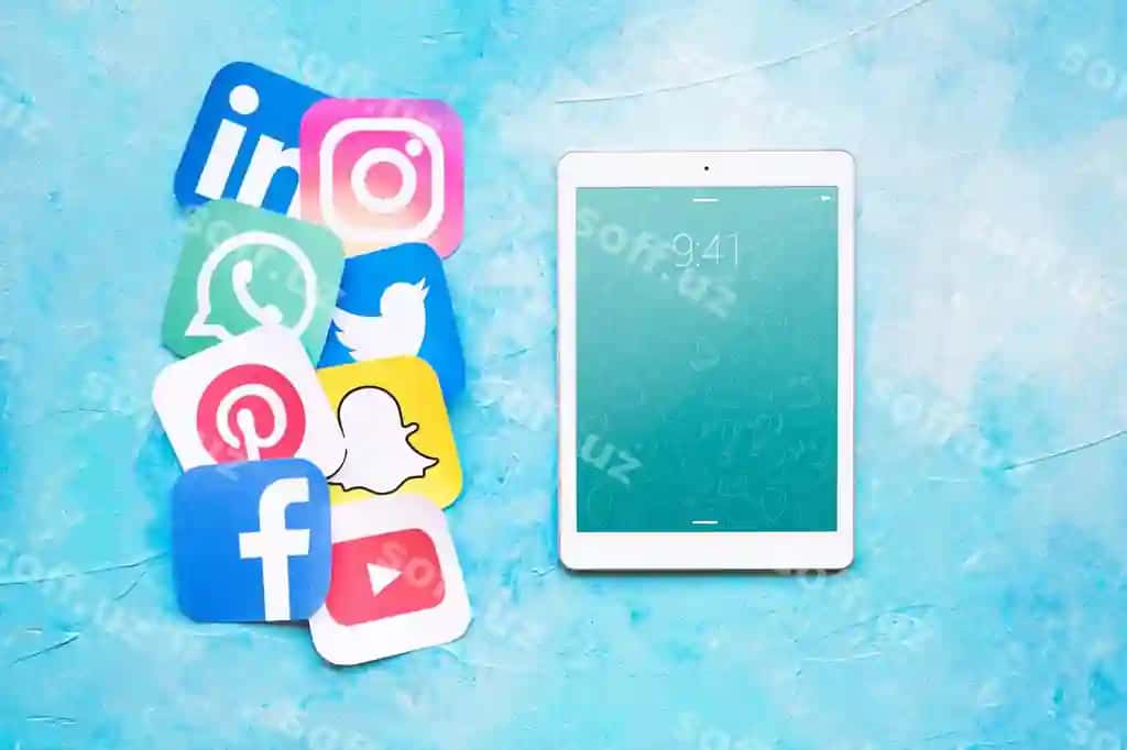 Planshet namunasi ijtimoiy tarmoqlar kontseptsiyasi bilan | Tablet mockup with social media concept