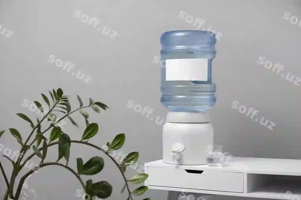 Katta plastik suv shirinasi mockup | Big plastic water bottle mockup