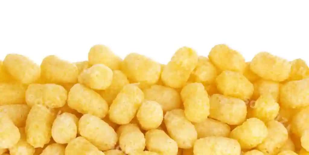 Maysa shirini flakes ajraltirilgan oq fonda | Corn sticks flakes isolated white background