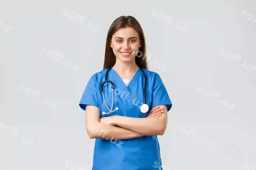Oq fonda gulaman yosh ayol portreti | Portrait smiling young woman against white background