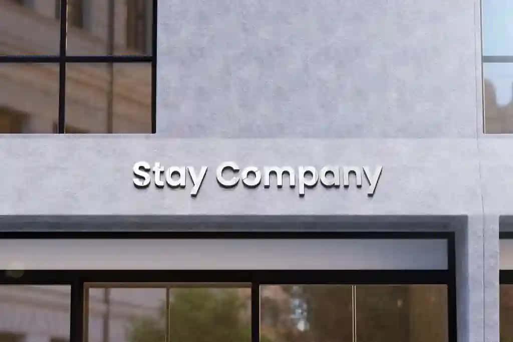 Korporativ logotipli beton jabha maketi | Corporate logo mockup concrete facade