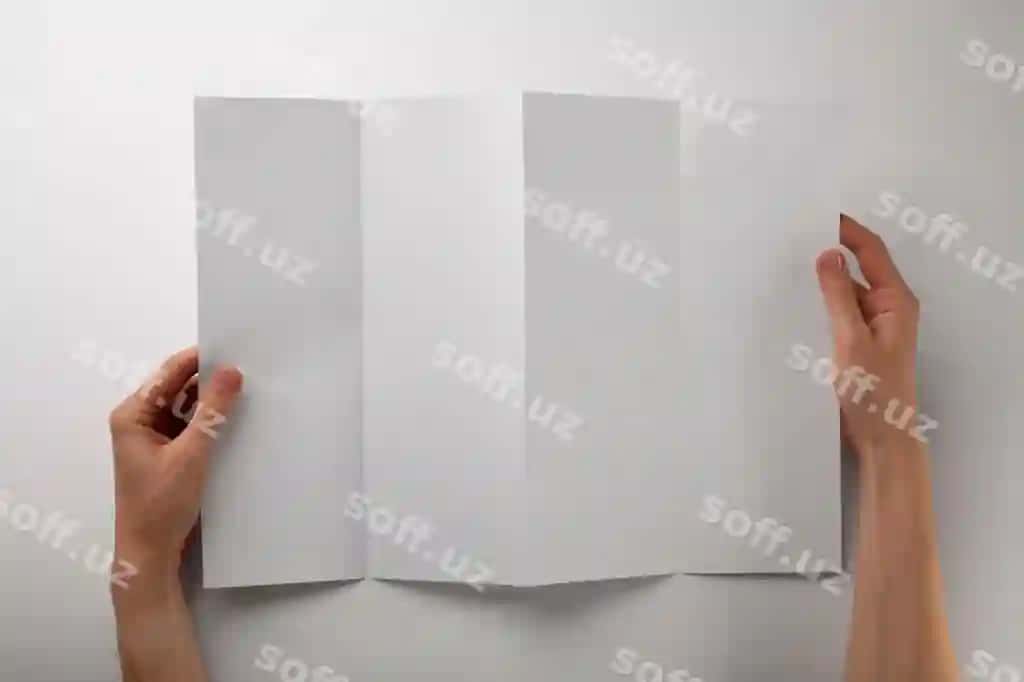 Flatalay qo'llar xaritani tutgan | Flat lay hands holding map