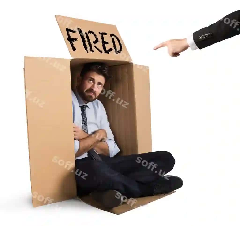 O'tkir ishdan chiqgan biznesmen qog'ozni yashiradi. | Desperate fired businessman hides cardboard