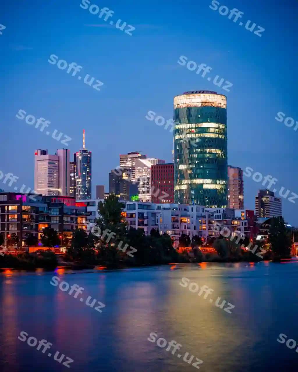 Frankfurt osmono'par binosining tungi surati | Night shot skyline frankfurt