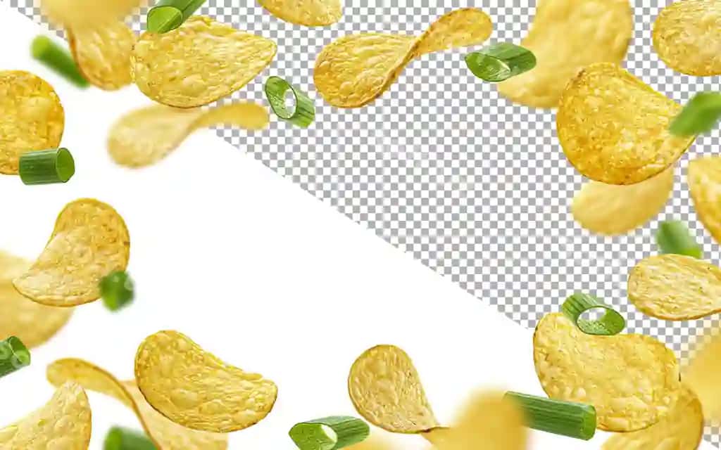 Yashil piyozli oq fonda kartoshka chiplari | Potato chips with green onion isolated white background