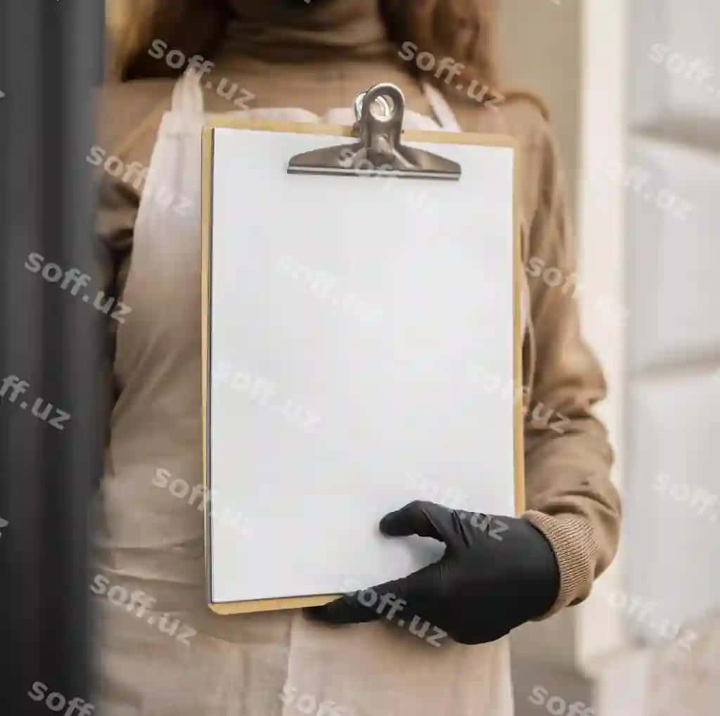 Restoran menyusini ushlab turgan ayol | Woman holding restaurant menu mock up clipboard
