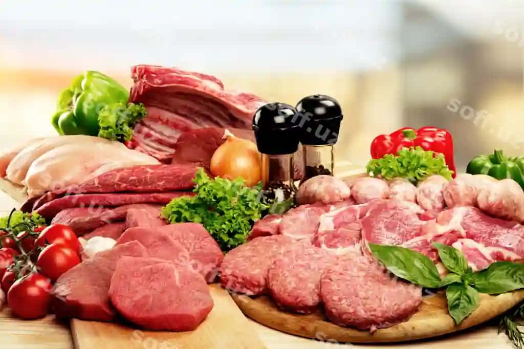 Taze guruch et orqa fonda sayaralar bilan | Fresh raw meat background with vegetables 2