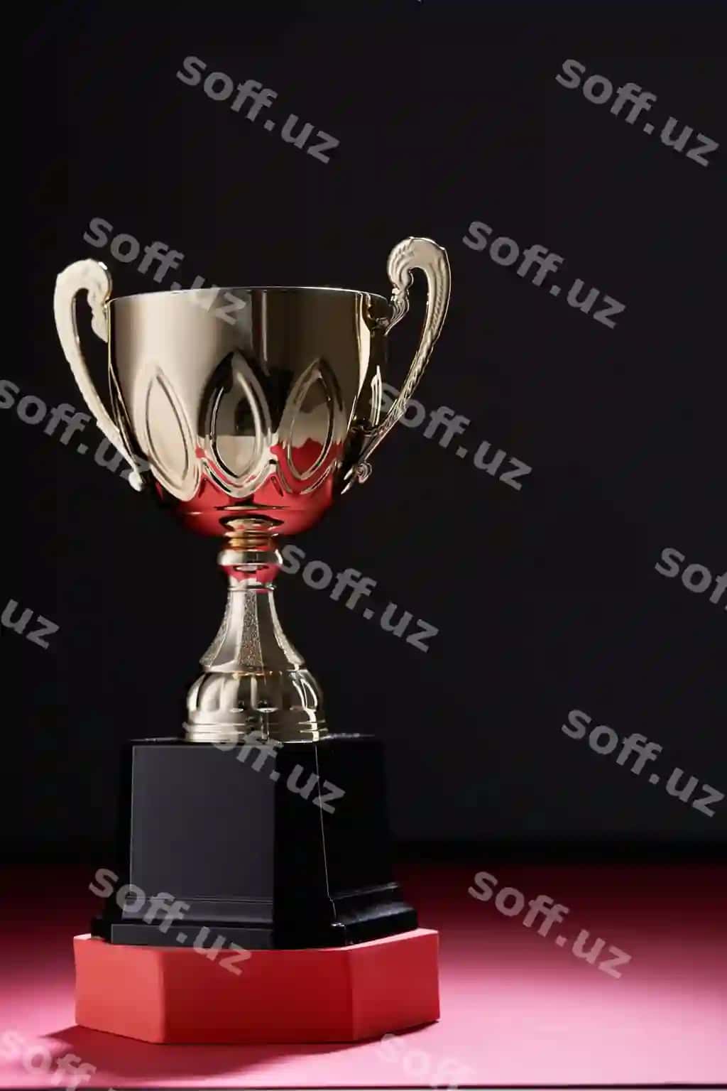 Qora fon kubogini yoping | Close up trophy black background