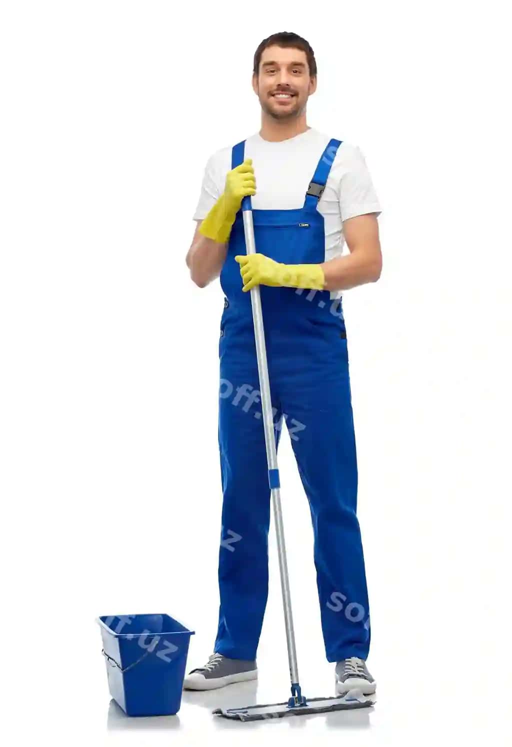 Erkak tozalovchi polni mop chelak bilan tozalaydi | Male cleaner cleaning floor with mop bucket