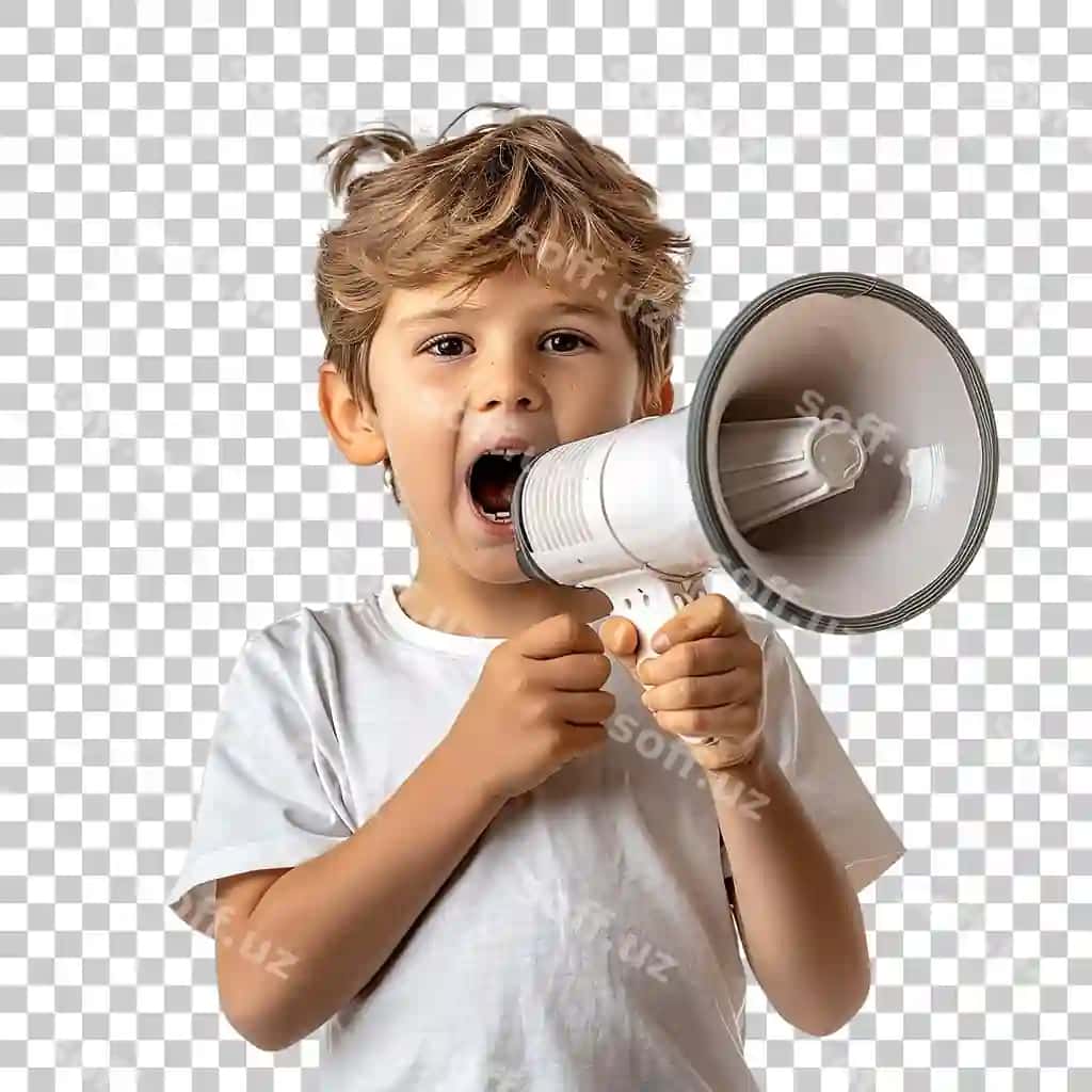 Yosh bola mikrofonni ushlab, baland ovozda shovqin qilmoqda | Young boy is holding microphone making loud noise