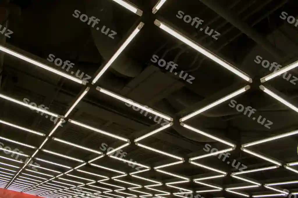 Qirgʻoy Ukraina 24-aprel 2018 LED yoritish chiroqlari elektroonika supermarketi | Kyiv ukraine april 24 2018 led lighting lamps electronics supermarket