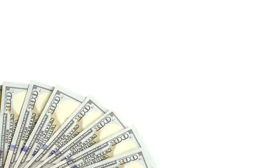 Dollar banknotlari Amerika pullari oq rangda, nusxa ko'chirish joyi bilan ajratilgan | Dollar bills american money isolated white with copy space