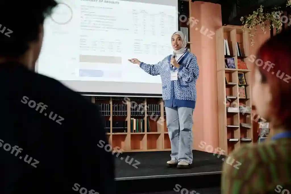 Muslim qiz konferensiyada so'zlayotgan kollej | Muslim girl speaking conference college