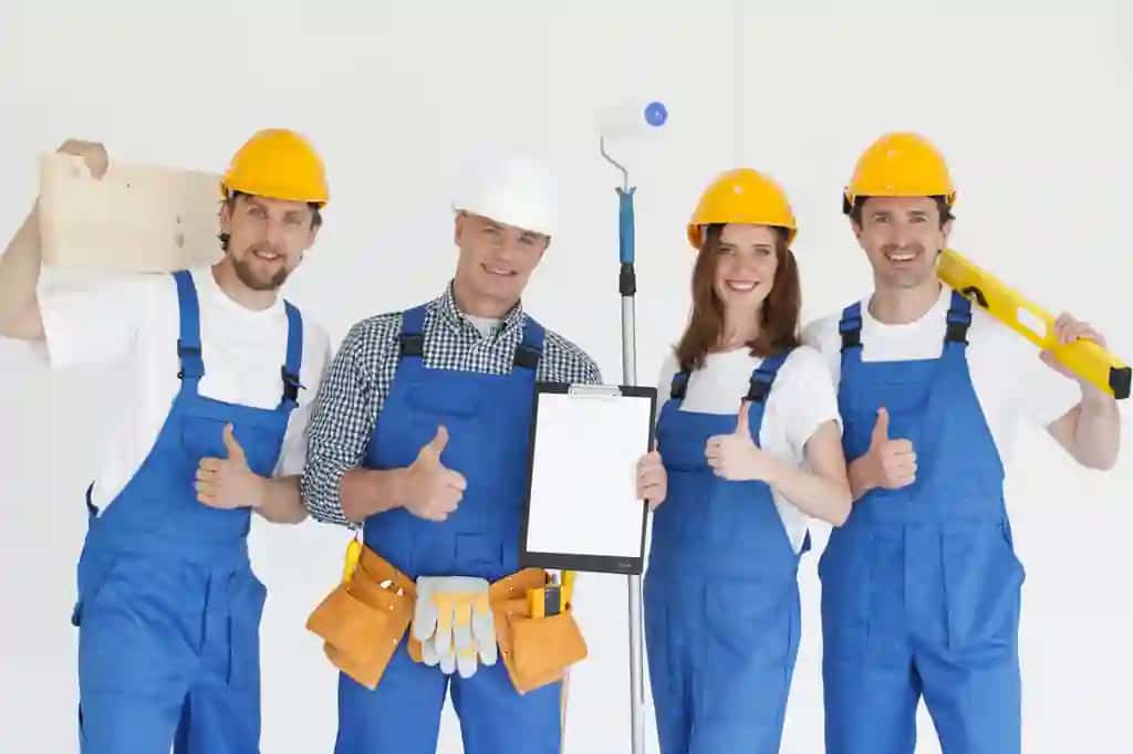 Sanoat ishchilari asboblar bilan | Industrial workers with tools