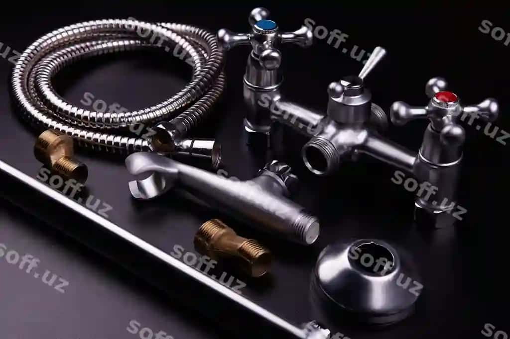 Krany ajraltirilgan qora fon | Faucet isolated black background