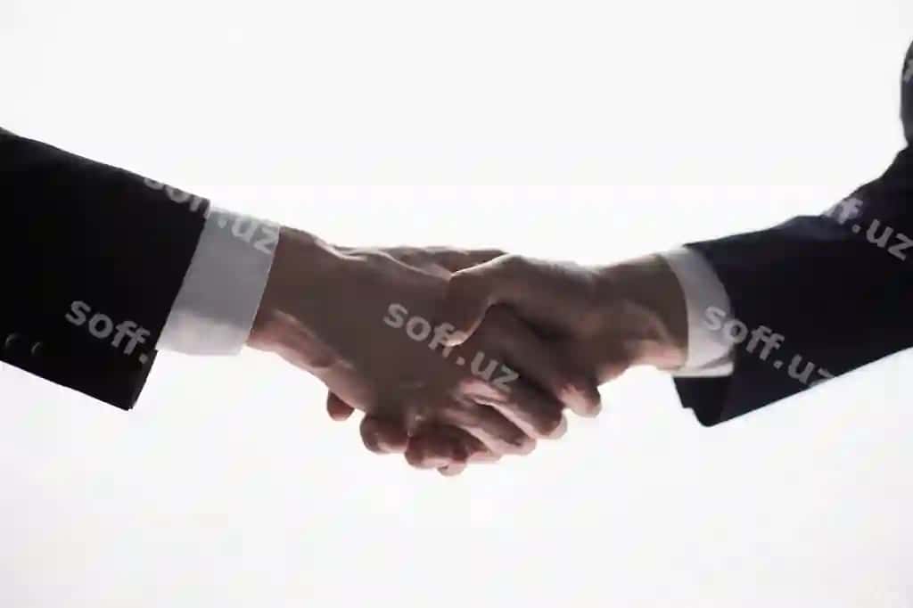 Biznes qo'l aylanishi qo'llar bog'langan oq fon | Business handshake hand holding white background 2
