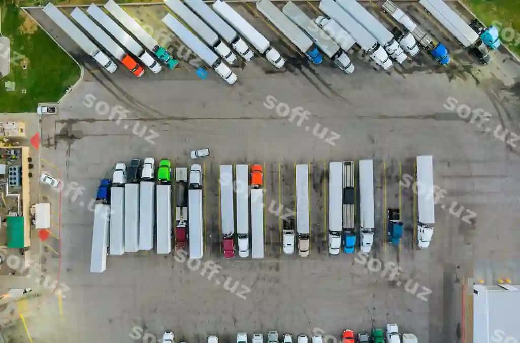 Ko'p rangli binoning yuqori burchakli ko'rinishi | High angle view multi colored building