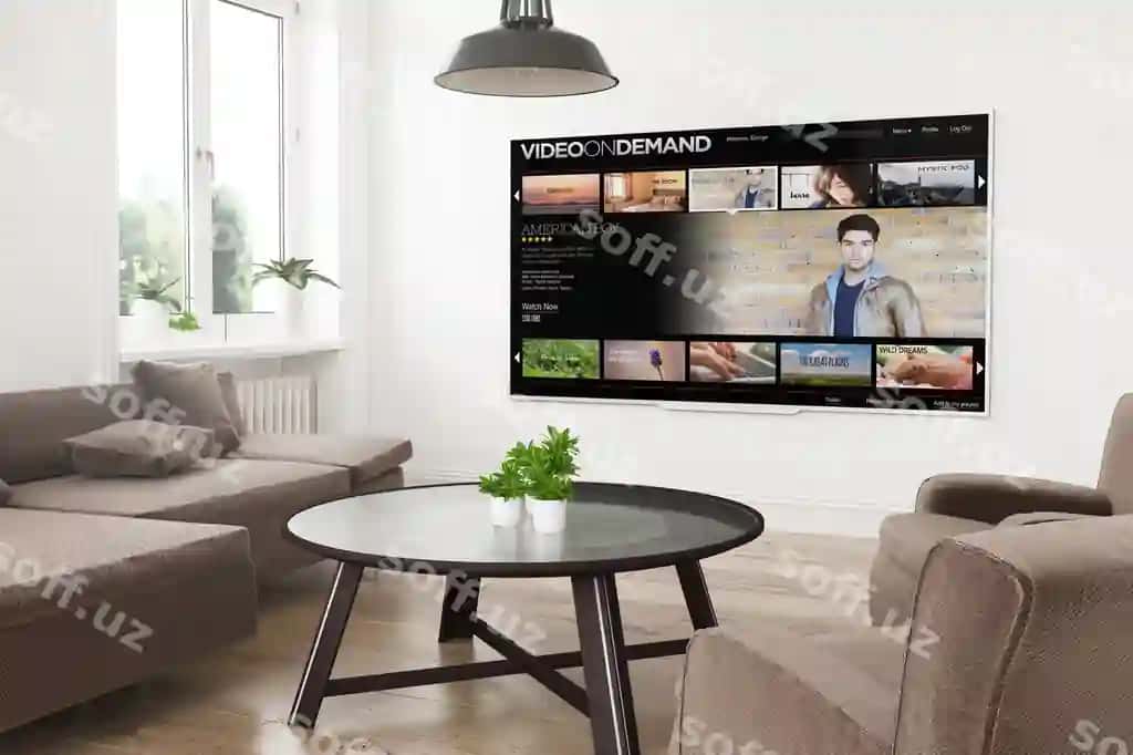 Zamonaviy panoramali akillı televizor 3d renderlangan mehmonxona video talab ekrani | Modern panoramic smart tv 3d rendering living room with video demand screen