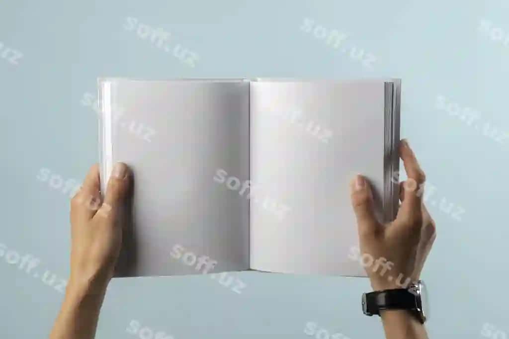 Qattiq muqovali kitobni qo'llarida ushlab turgan odam | Person holding hard cover book their hands
